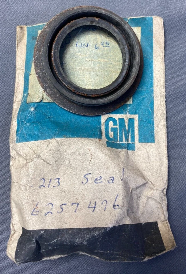 Sello de carcasa trasera Chevrolet Corvair 1960-1969 pieza GM #6257476 NUEVO DE STOCK Foto 2 de 4