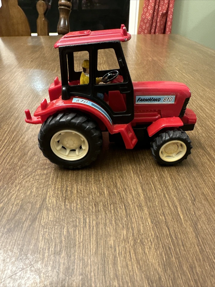 Farmhand 810 Red Tractor with Cab and Permanent Farmer. - Image 3 of 4