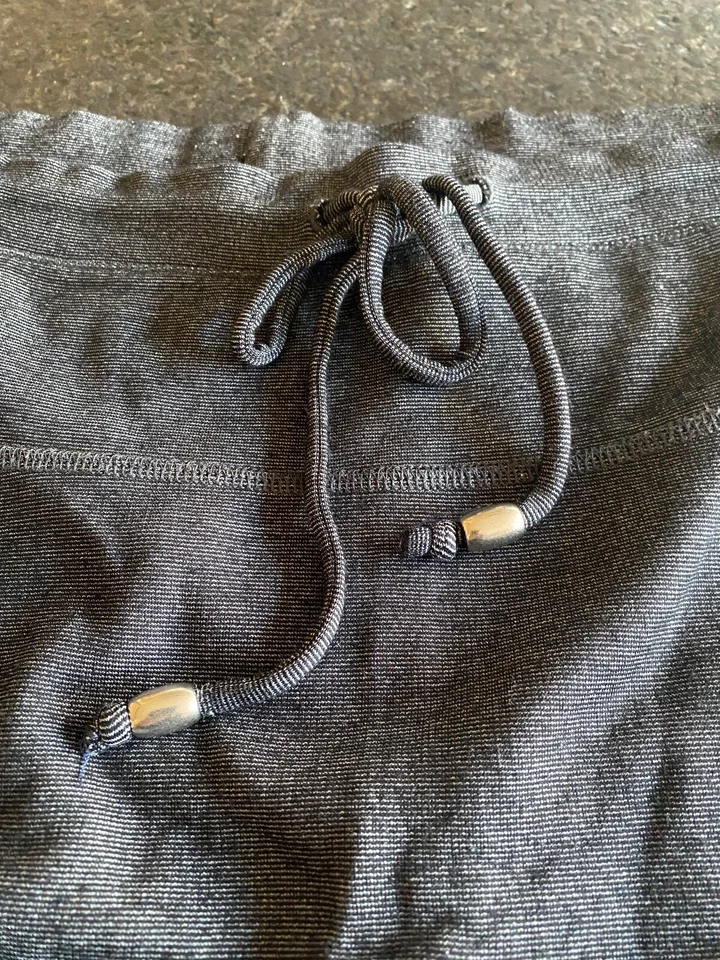 Skort Chá Verde Feminino Tamanho Pequeno Puxador Cordão Cintura Preto Cinza Listrado - Imagem 2 de 4