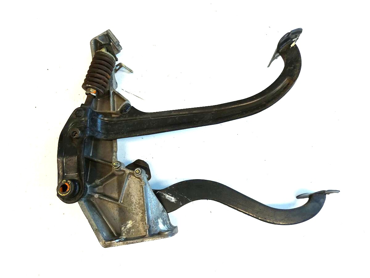 Mercedes R107 350 SL A1072902416 A1072940801 pedal system manual 
