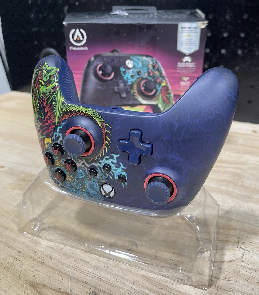 Controlador con cable PowerA XBOX Series X/S XBOX ONE Cosmic Clash XBGPADWI caja abierta Foto 3 de 4