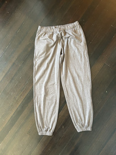 Vuori Halo Modern Sweatpant Womens Small Gray Drawstring Jogger Pants NWOT
