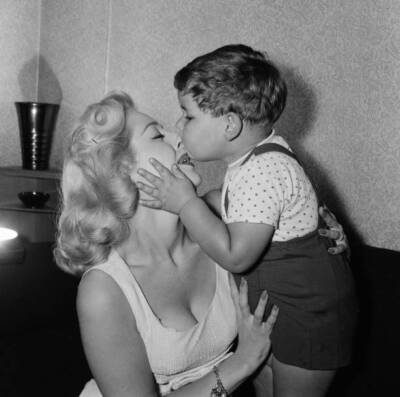 Sheree Winton English actress aged 21 from Sheffield picture- 1957 Old Photo 7