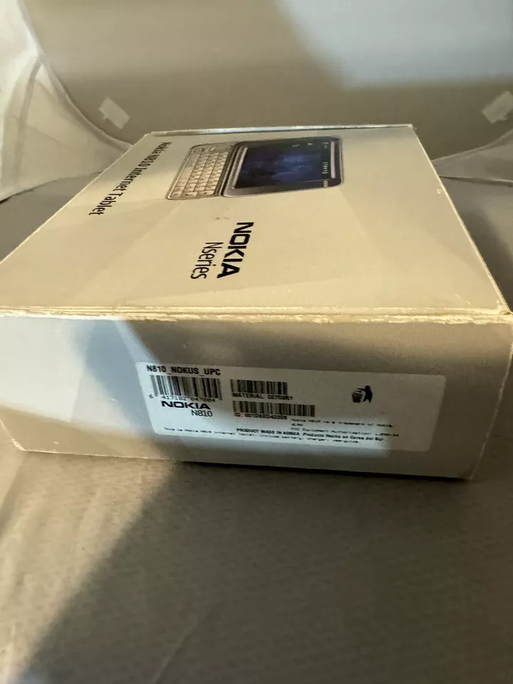 Nokia N Series N810 256MB, Wi-Fi, 4.1in - Silver - Image 3 of 4