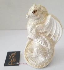 Windstone Editions Pearl White Standing / Sitting Young Dragon Retired Pena Tag