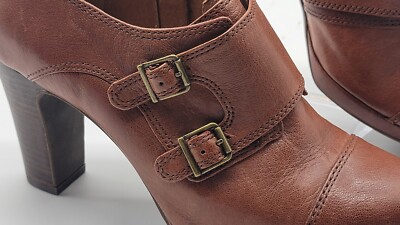 Clarks Zippered Boot Cognac. CLARKS Woman main image 4