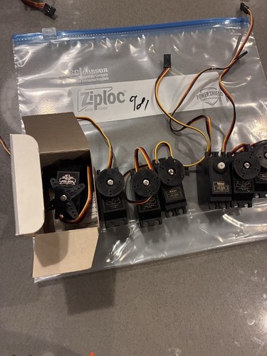 Lot De 5 Servos De Modélisme : 4 Spektrum SA6180 + 1 Hitec HS645MG