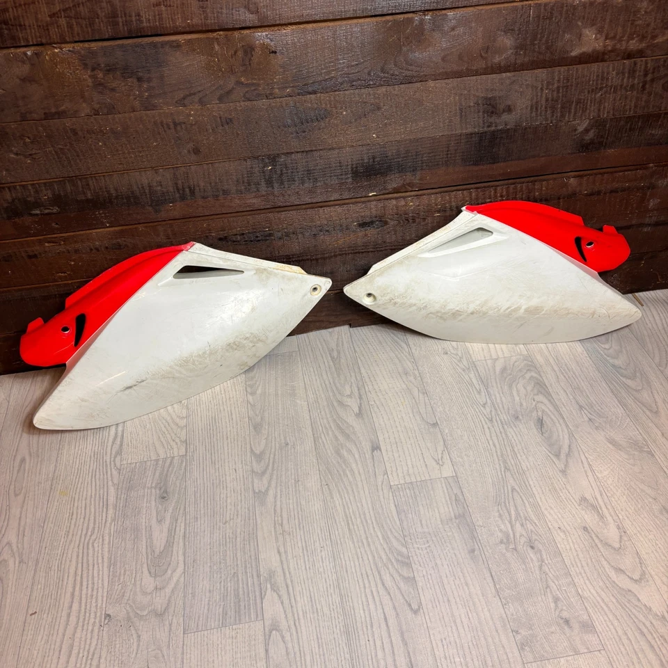 Honda CRF 450 2004-2008 Seitenteile weiss rot Originalteile OEM 83510-MENF-7300 - Bild 1 von 4