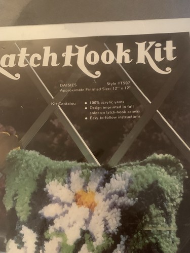 Sew Simple Latch Hook Daisies Kit 12" x 12" Pillow Vintage 1980s - Picture 2 of 3
