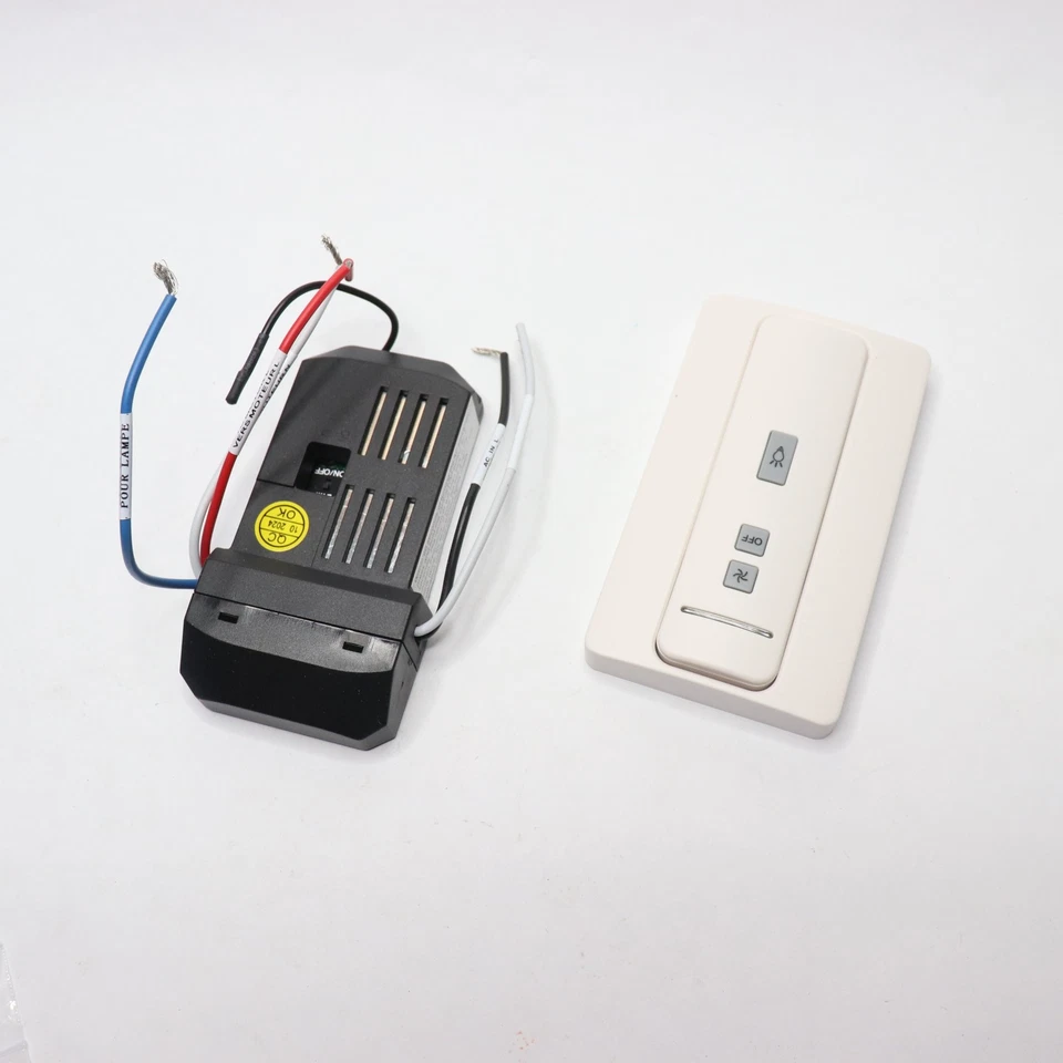 Monte Carlo Hand Held Remote Control Transmitter And Receiver White MCRC1 - Image 2 of 4