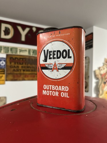 Veedol Outboard Motor Oil Can Red White Black Gas & Oil Advertising Collectible