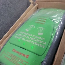 HONEYWELL Fendall PORTABLE 2000 Emergency Eye Wash ~ NO PLUMBING REQUIRED 