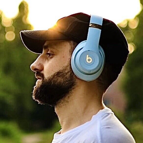 NEW SEALED - Beats Studio3 Wireless Headphone Skyline Collection - Crystal Blue NEW SEALED - Beats Studio3 Wireless Headphone Skyline Collection - Crystal Blue