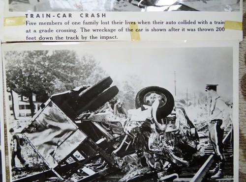 LOT OF 4 VINTAGE PRESS PHOTOS TRAIN CAR ACCIDENTS -8 DEAD-FAMILY 5 KILLED - Picture 3 of 3