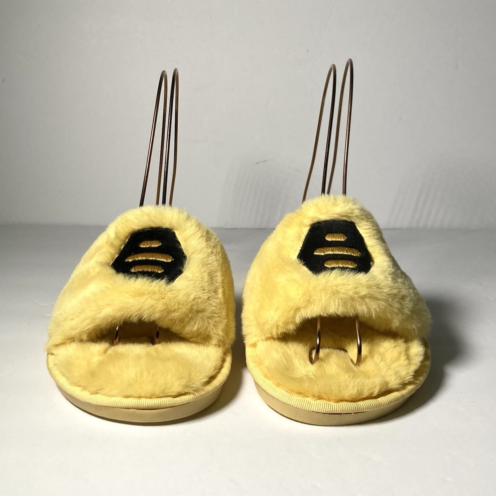 PANTOFOLA D’ORO Pantofole da donna gialle in pelliccia sintetica Bumble App taglia US 7 5 8 5 EURO 38 39