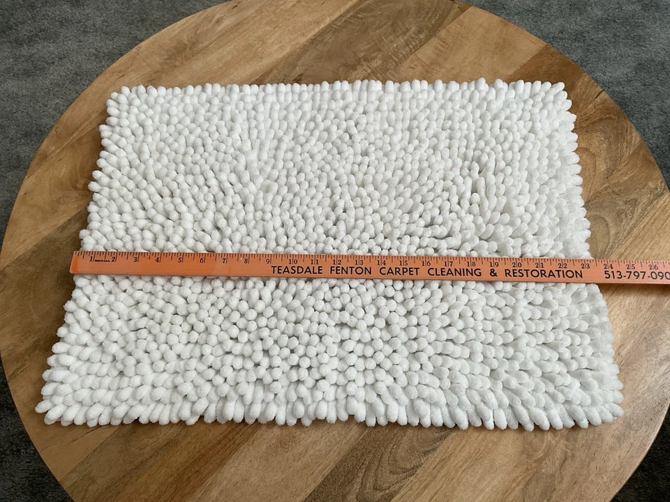 Small White Chenille Noodle Bath Rug  ~ 23.5”x 17.5”~ Soft - Image 3 of 4
