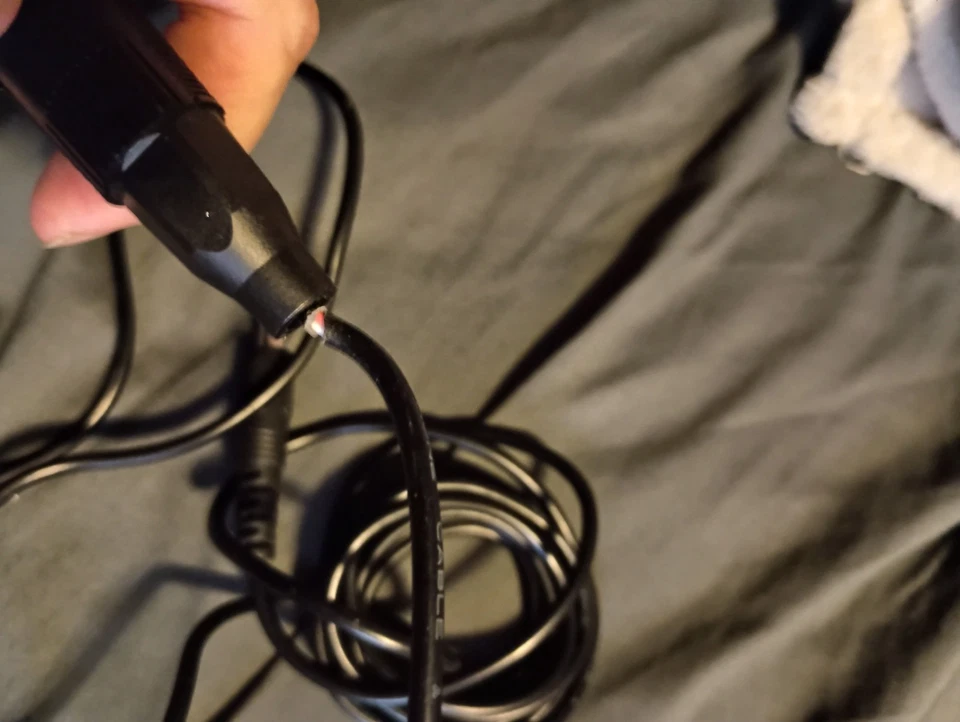 The Singing Machine SMM205 Dynamic Professional Microphone - Image 4 of 4