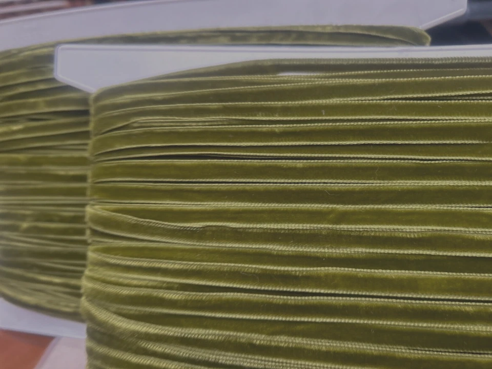 vintage velvet ribbon 1/4" moss green 3yds made in France - Image 3 of 3
