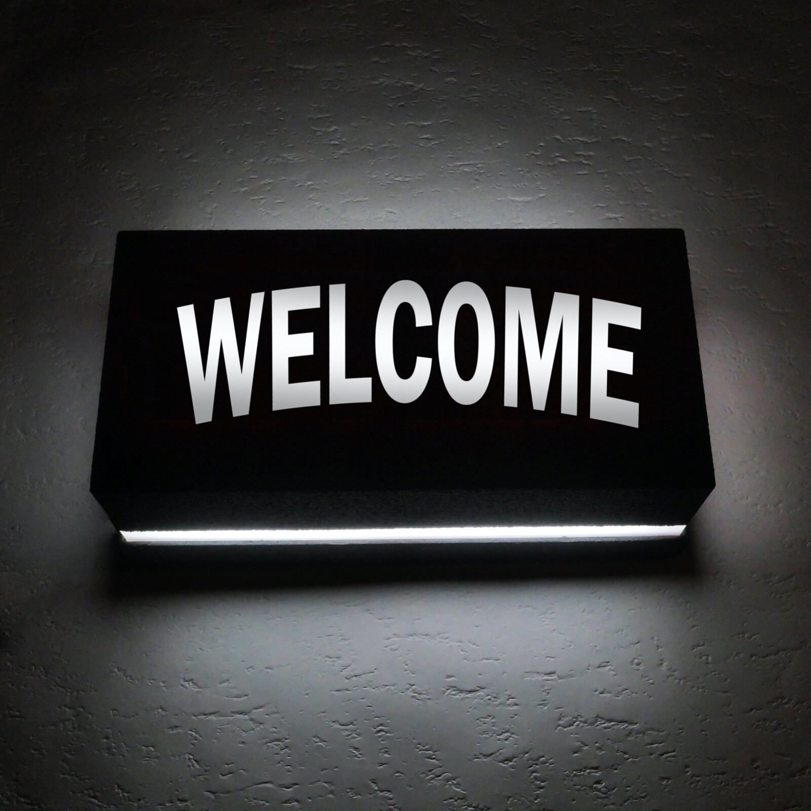 Applique murale led welcome sign pour éclairer une entrée sombre et accueillir vos invités avec style