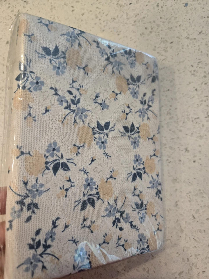New Silk covered note book 4x6 inches. White with yellow & blue flowers - Image 4 of 4
