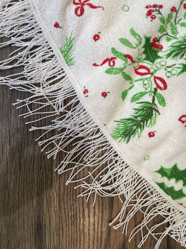 Mantel Navidad TERRY PATH REDONDO 51" 58" Conos de Pino Acebo Bayas Foto 2 de 4