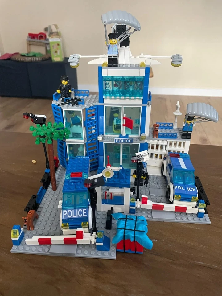 Conjunto Modelo Estación de Policía Ciudad Coche Prisión Policía para Niños y Niños Regalo Foto 3 de 4