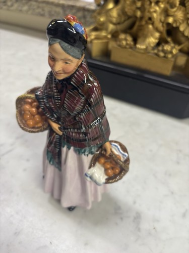 Vintage Royal Doulton Die orange Dame mit Körben Porzellan Figur - Bild 3 von 8