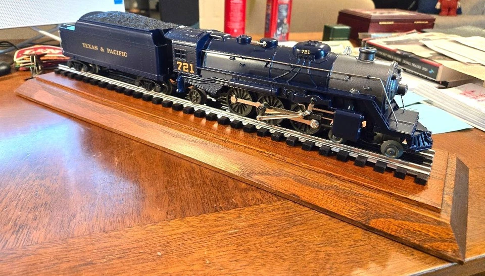 Lionel 6-18679 T&P Steam Loco & Tender with Display Case EXC - Image 3 of 4