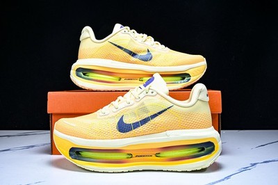 Nike Vomero Premium Alabaster. SIZE 8 - HQ2050-701 Nike Vomero Premium  main image 4