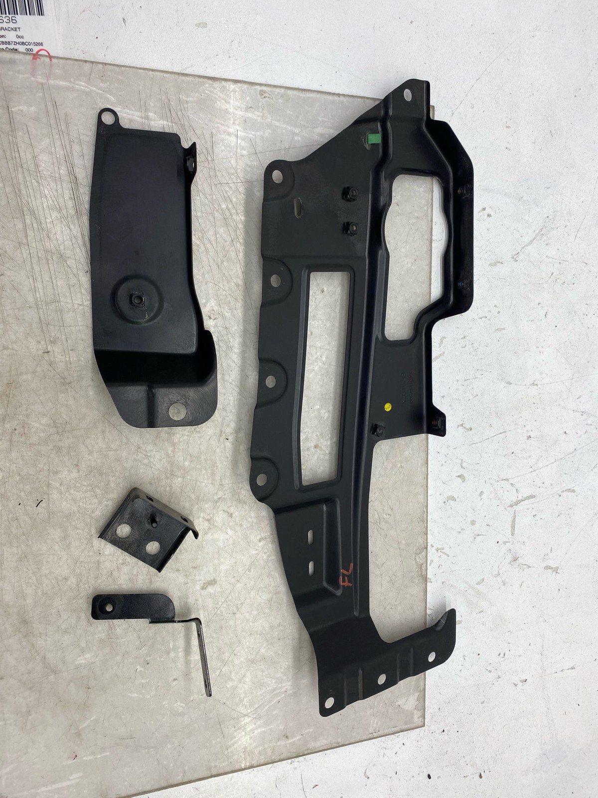 2010-2020 BENTLEY MULSANNE LEFT DRIVER SIDE PLENUM CHAMBER COVER PANEL BRACKET