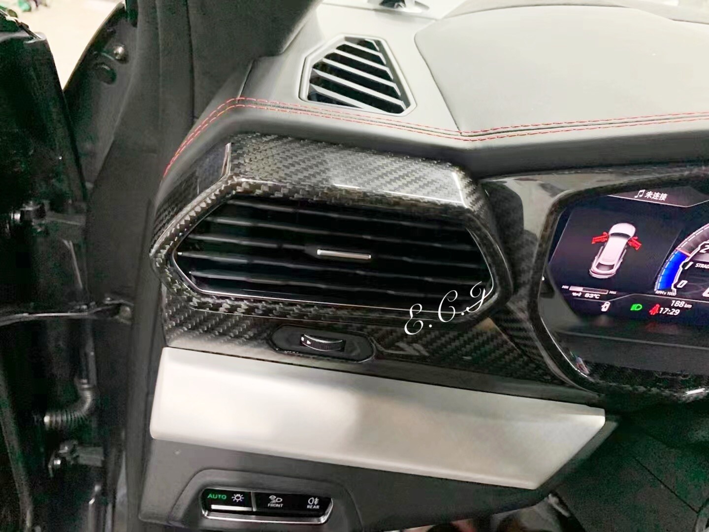 2019~2022 LAMBORGHINI URUS CARBON FIBER DASH INTERIOR DASH TRIM PANEL
