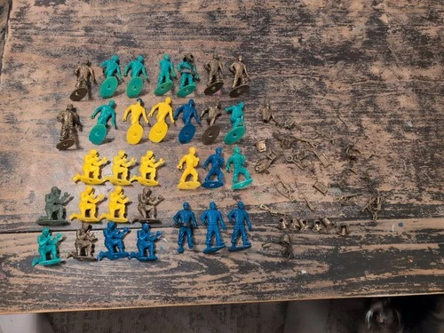 Vintage 1960s MPC Astronauts Space Men Gold Plastic Figure Lot Of x31 Marx