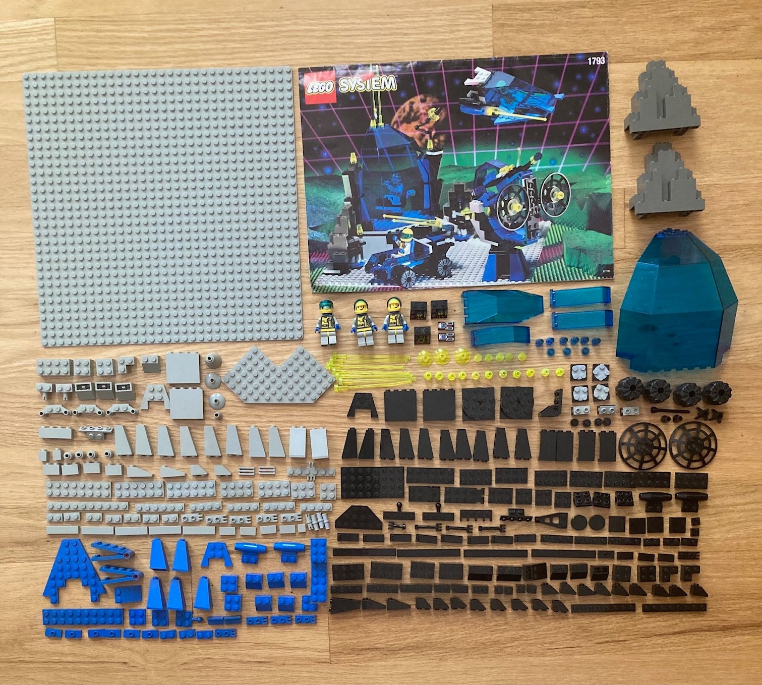 Lego Space Unitron: 1793 SPACE STATION ZENON- 100% Complete w/ Manual- Excellent