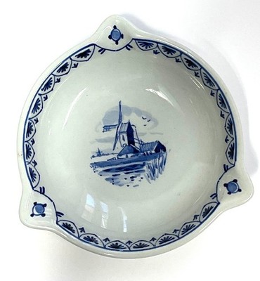 Porceleyne Isles Windmill Dish in very good condition
