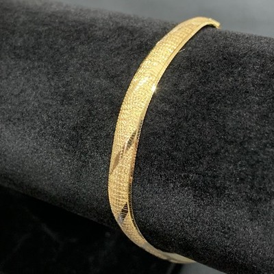 14k Gelbgold Diamantschliff Textur Fischgrät Omega Armband Italien 6mm 8'' 7,7g