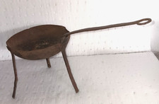 Antica pentola grasso treppiede in ferro battuto a mano primi 1800 per focolare forgiata a mano