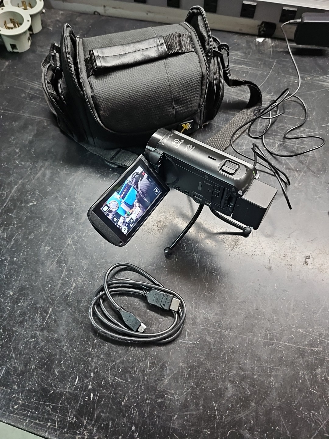 With 32x Optical 57x Adv. Zoom Bag Stand Battery