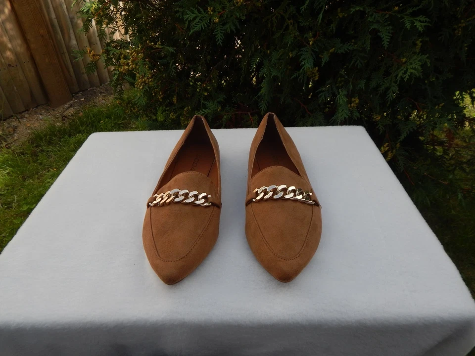 Womens Beige Faux Suede Loafers by Soda, Gold Tone Chain Across Instep, Size 8 - Image 2 of 4