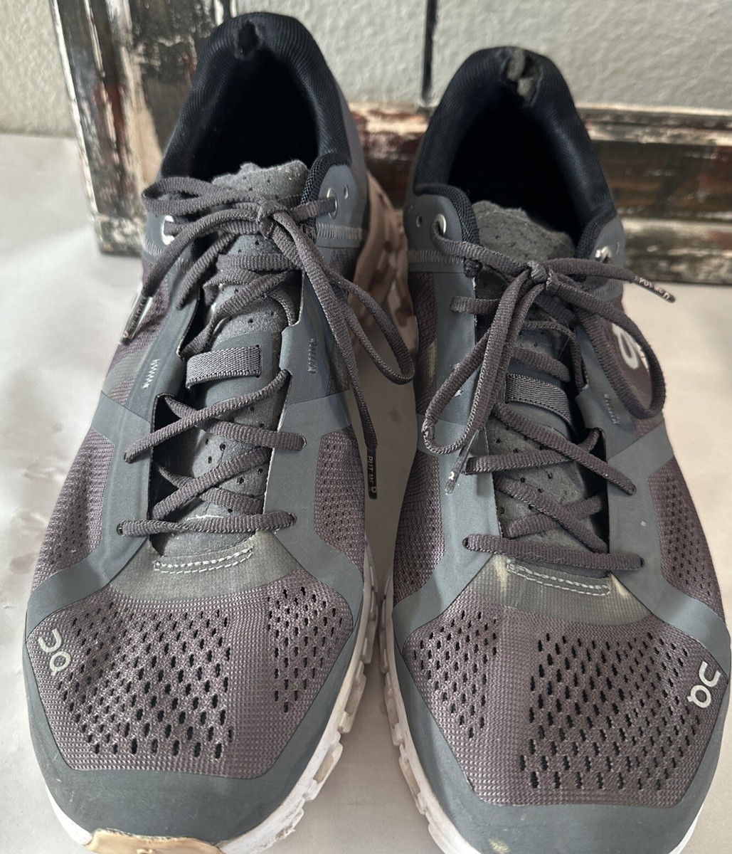 On Cloud Swiss Engineering Gray Running Shoes Sneakers  display picture 3