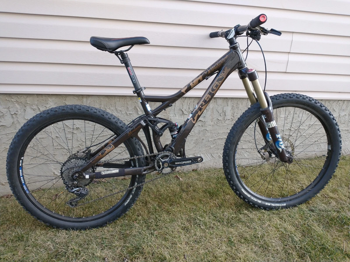Giant Mountain Bike Full Suspension (Front & Rear) 26 in Bikes for