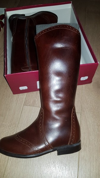 botas de piel nuevas para niña numero 31