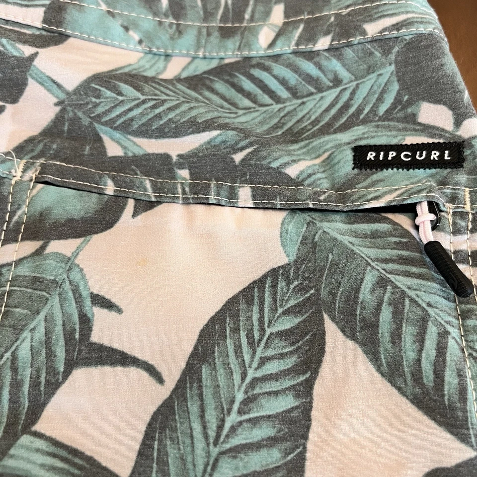 Rip Curl Mens Board Shorts Size 30 - Image 4 of 4