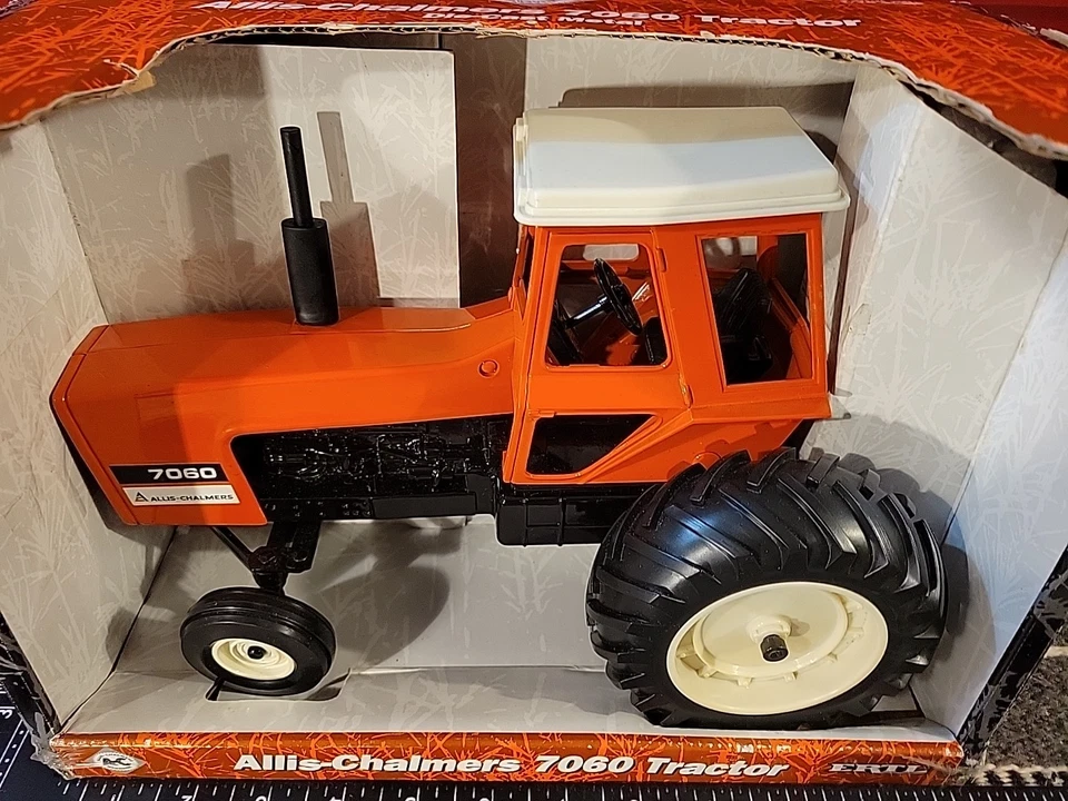 Ertl Allis Chalmers 7060 1/16 Diecast Farm Tractor Replica Collectible - Image 2 of 4