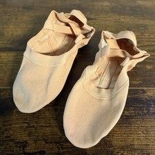 NEW   Bloch Ballerina Slippers   Synchrony Pink   Size 5.5B