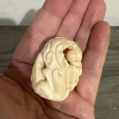 QUALITY Carved NETSUKE, Great Detail Set Of 2 On Wooden Base - Picture 9 of 15