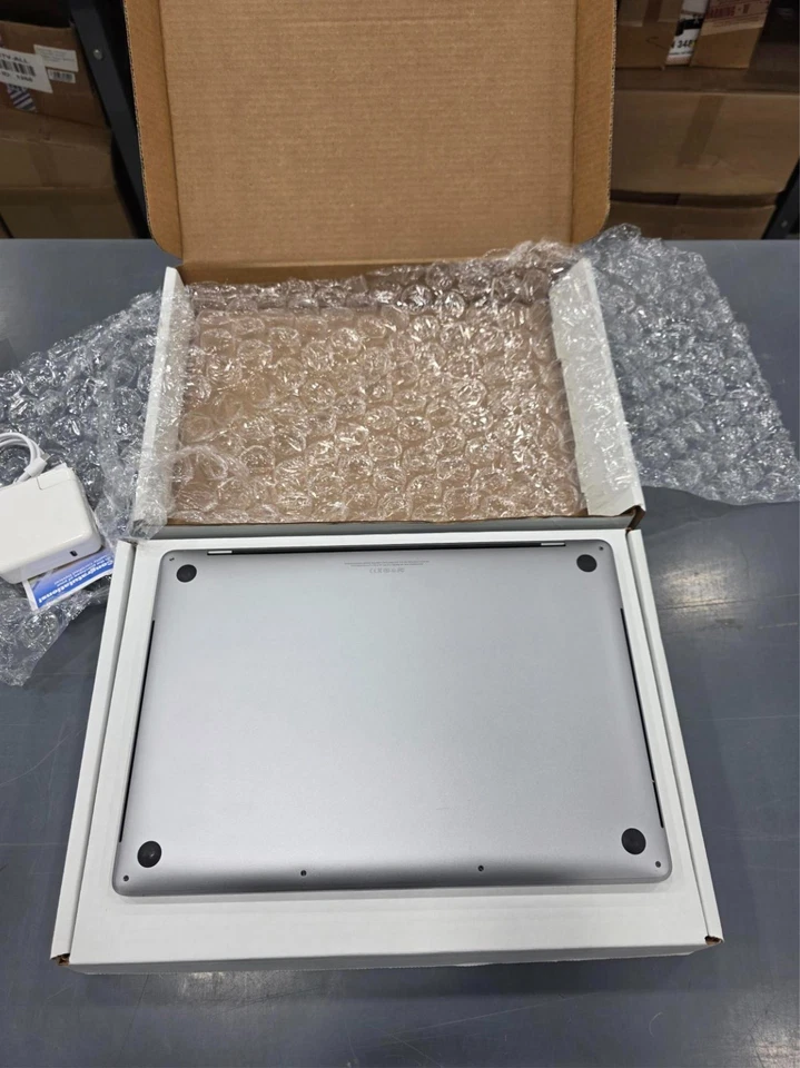 2017 Apple Macbook Pro 15,4 дюйма i7 2,8 ГГц 16 ГБ RAM 512 ГБ SSD сенсорная панель — очень хорошее состояние - Изображение 3 из 4