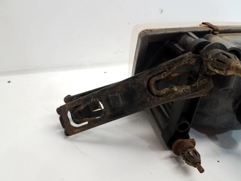 Faro izquierdo Mercury Grand Marquis 1999 conductores *nublado* Foto 4 de 4