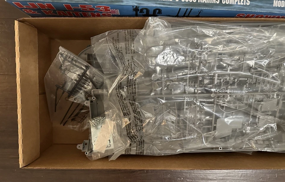 VINTAGE LINDBERG NO.70818 1/72 STATIC MODEL KIT IJN I-53 & KAITENS READ DESCRIPT - Image 3 of 4