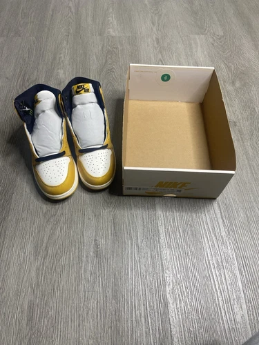 Air Jordan 1 Retro Hi OG Yellow Ochre GS Unisex Shoe Size 5Y Yellow FD1437 701