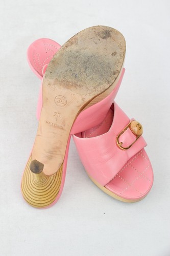 CHANEL Leather Open Toe Mules Heels 38 7 Pink Buckle CC Logo 2004 Cruise - Picture 12 of 14